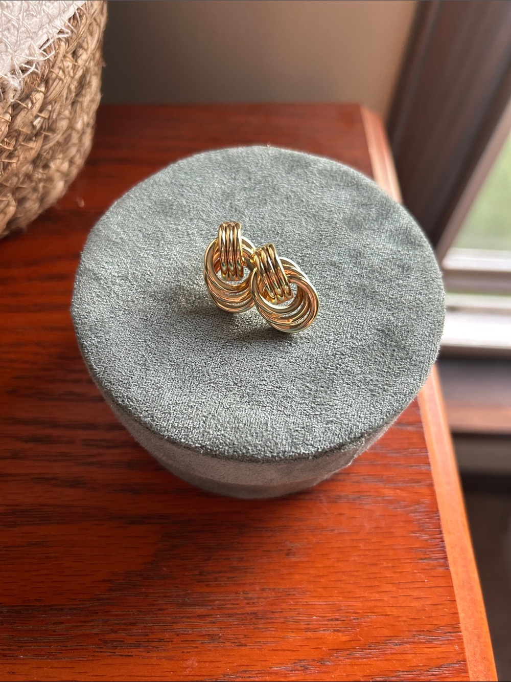 Gold Knot Stud Earrings - Classic Women's Jewelry